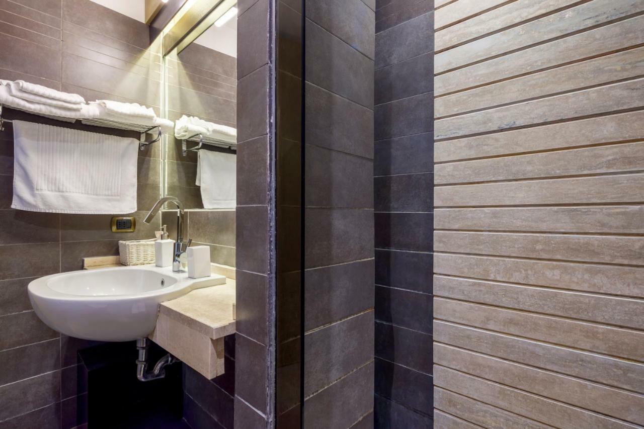 Ht Romeo Al Babuino Hotel Екстериор снимка